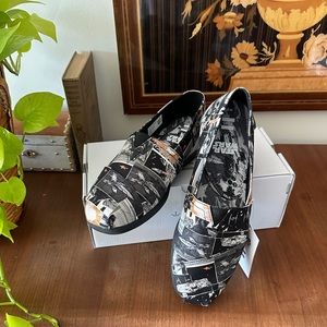 toms x star wars darth print canvas loafers